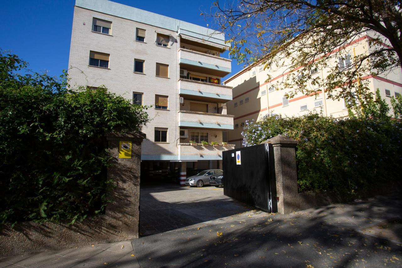 Borbolla Sevilla Urban - Parking Buitenkant foto