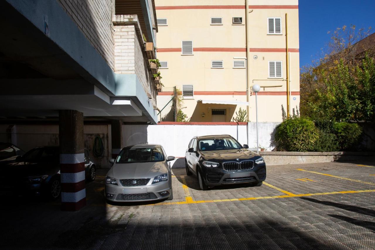 Borbolla Sevilla Urban - Parking Buitenkant foto